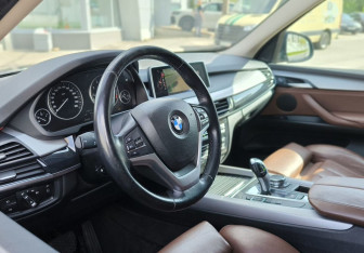 Подержанный автомобиль BMW X5 2014 года (9 фото)