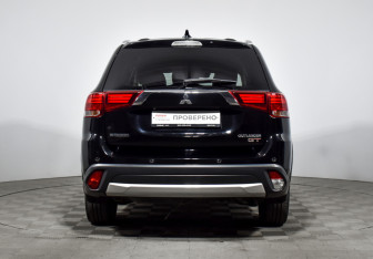 Подержанный автомобиль Mitsubishi Outlander 2018 года (6 фото)