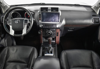 Подержанный автомобиль Toyota Land Cruiser Prado 2015 года (14 фото)