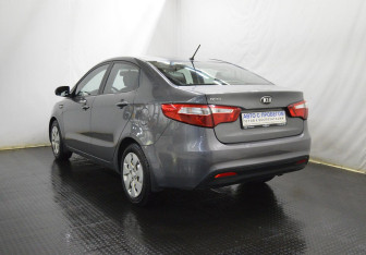 Подержанный автомобиль Kia Rio Sedan 2013 года (7 фото)