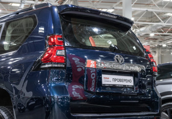 Подержанный автомобиль Toyota Land Cruiser Prado 2018 года (11 фото)
