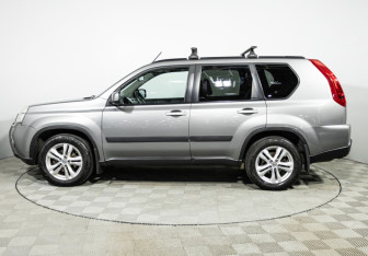 Подержанный автомобиль Nissan X-Trail 2011 года (8 фото)