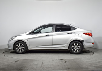 Подержанный автомобиль Hyundai Solaris Sedan 2012 года (7 фото)
