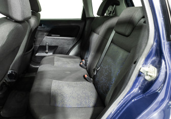 Подержанный автомобиль Ford Fiesta Hatchback 2008 года (10 фото)