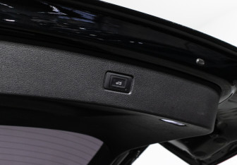 Подержанный автомобиль Audi Q7 2017 года (20 фото)