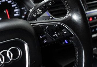 Подержанный автомобиль Audi Q7 2016 года (26 фото)