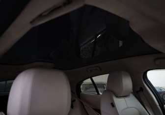 Подержанный автомобиль Jaguar I-Pace 2019 года (31 фото)