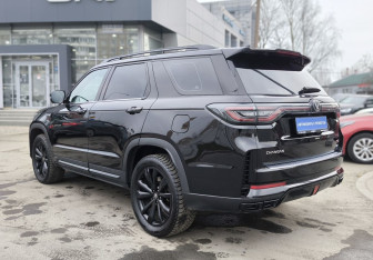 Подержанный автомобиль Changan CS95 2023 года (6 фото)