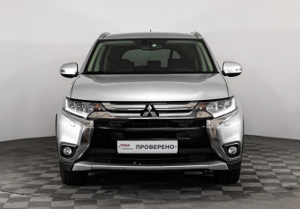 Подержанный автомобиль Mitsubishi Outlander 2015 года (2 фото)