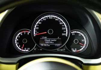 Подержанный автомобиль Volkswagen Beetle Hatchback 2014 года (12 фото)