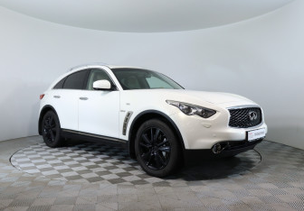 Подержанный автомобиль Infiniti QX70 2013 года (3 фото)