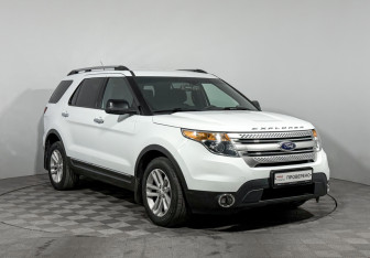 Подержанный автомобиль Ford Explorer 2014 года (3 фото)