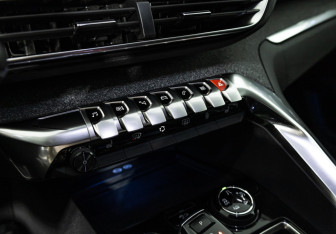 Подержанный автомобиль Peugeot 3008 2018 года (17 фото)