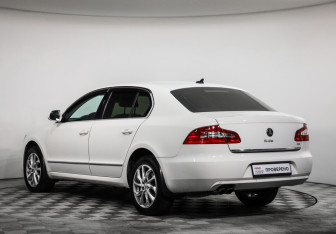 Подержанный автомобиль Skoda Superb Liftback 2012 года (7 фото)