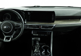 Подержанный автомобиль Kia K5 2020 года (14 фото)