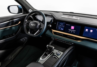 Подержанный автомобиль Geely Monjaro 2023 года (16 фото)