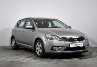 Подержанный автомобиль Kia Ceed Hatchback 2010 года (3 фото)
