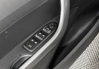 Подержанный автомобиль Peugeot 308 Hatchback 2010 года (10 фото)