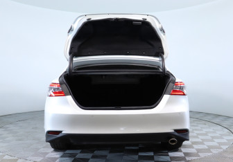 Подержанный автомобиль Toyota Camry Sedan 2021 года (7 фото)