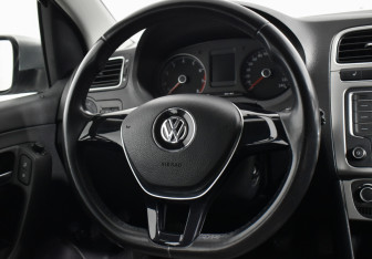 Подержанный автомобиль Volkswagen Polo Sedan 2018 года (14 фото)