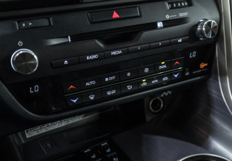 Подержанный автомобиль Lexus RX 2019 года (26 фото)
