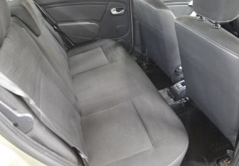 Подержанный автомобиль Renault Sandero 2013 года (13 фото)