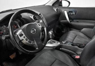 Подержанный автомобиль Nissan Qashqai+2 2010 года (9 фото)