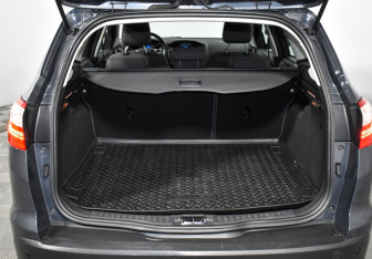 Подержанный автомобиль Ford Focus Wagon 2013 года (19 фото)