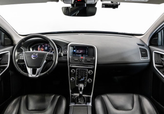 Подержанный автомобиль Volvo XC60 2016 года (10 фото)