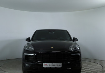 Подержанный автомобиль Porsche Cayenne 2016 года (2 фото)