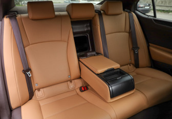 Подержанный автомобиль Lexus ES 2021 года (30 фото)