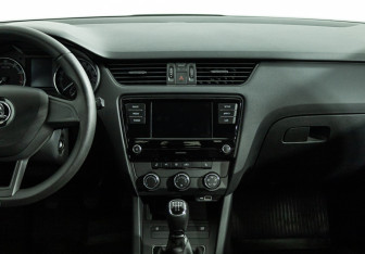 Подержанный автомобиль Skoda Octavia Liftback 2018 года (14 фото)