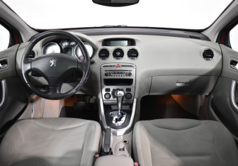 Подержанный автомобиль Peugeot 308 Hatchback 2008 года (11 фото)