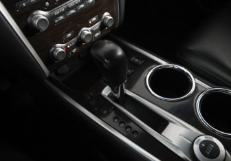 Подержанный автомобиль Nissan Pathfinder 2015 года (12 фото)