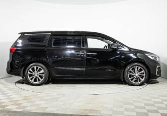 Подержанный автомобиль Kia Carnival 2019 года (4 фото)