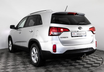 Подержанный автомобиль Kia Sorento 2013 года (7 фото)