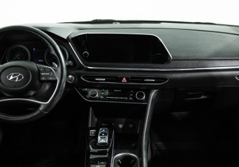 Подержанный автомобиль Hyundai Sonata 2019 года (14 фото)