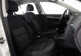 Подержанный автомобиль Skoda Octavia Liftback 2011 года (16 фото)