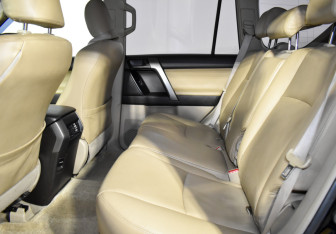 Подержанный автомобиль Toyota Land Cruiser Prado 2011 года (12 фото)