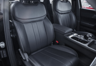 Подержанный автомобиль Jaecoo J7 2025 года (28 фото)