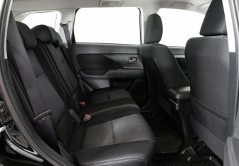 Подержанный автомобиль Mitsubishi Outlander 2017 года (19 фото)
