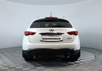Подержанный автомобиль Infiniti QX70 2013 года (6 фото)