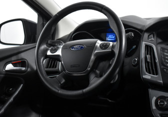 Подержанный автомобиль Ford Focus Wagon 2013 года (14 фото)