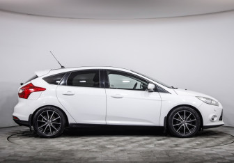 Подержанный автомобиль Ford Focus Hatchback 2012 года (4 фото)