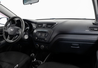 Подержанный автомобиль Kia Rio Sedan 2011 года (9 фото)