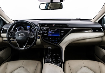 Подержанный автомобиль Toyota Camry Sedan 2020 года (11 фото)