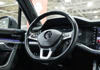 Подержанный автомобиль Volkswagen Touareg 2019 года (21 фото)