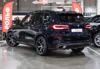 Подержанный автомобиль BMW X5 2019 года (11 фото)
