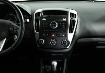 Подержанный автомобиль Kia Ceed Hatchback 2011 года (14 фото)