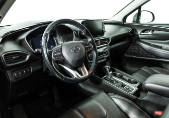 Подержанный автомобиль Hyundai Santa Fe 2019 года (11 фото)